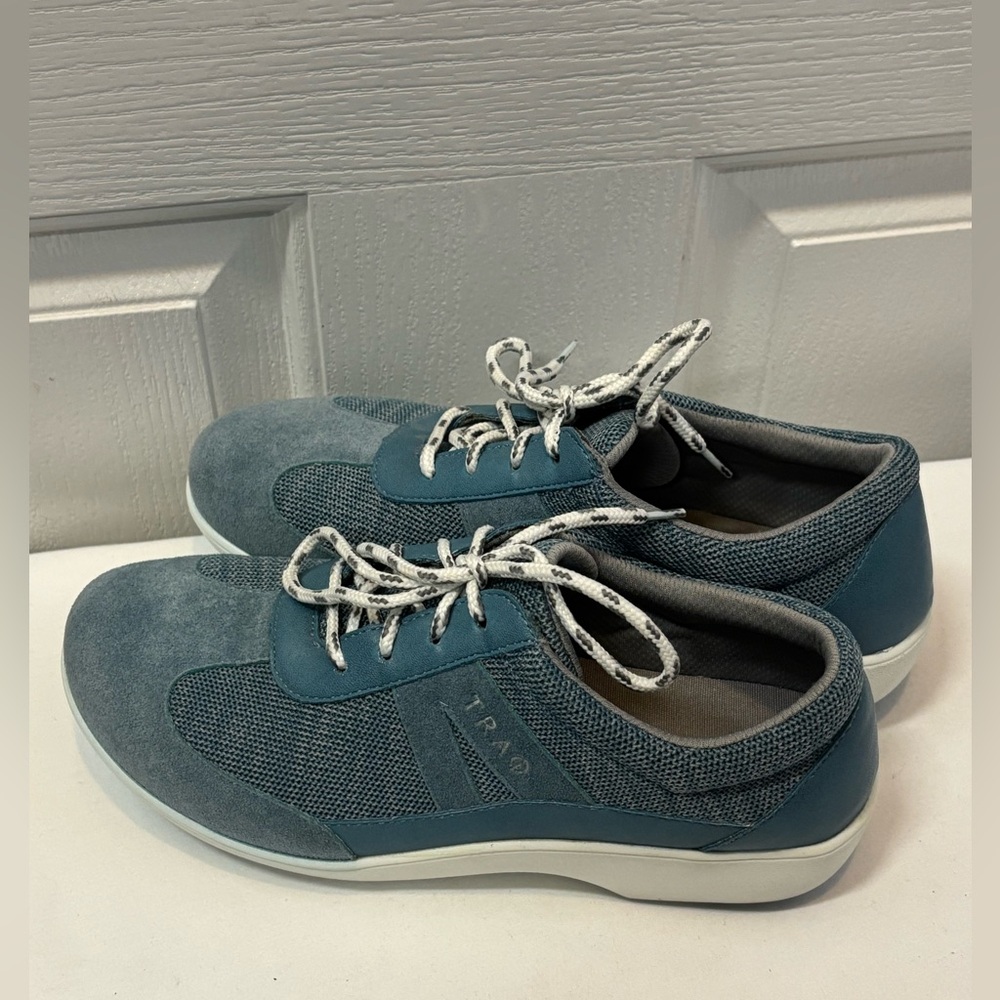 TRAQ By Alegria Sneakers Women EUR Size 37 US 6.5 -7